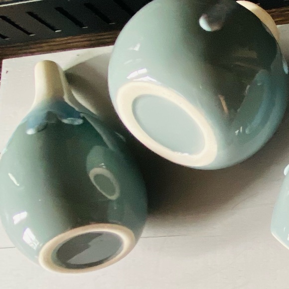 Beautiful 3 Piece Glazed Pottery Set-Moss Green Veses w/Creamy Tops & Blue Drips - Picture 12 of 15